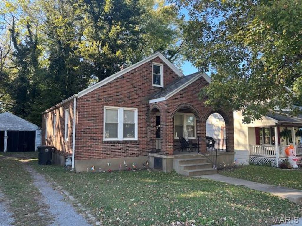 Photo of 519 N Middle Street, Cape Girardeau, MO 63701 (MLS # 25073579)