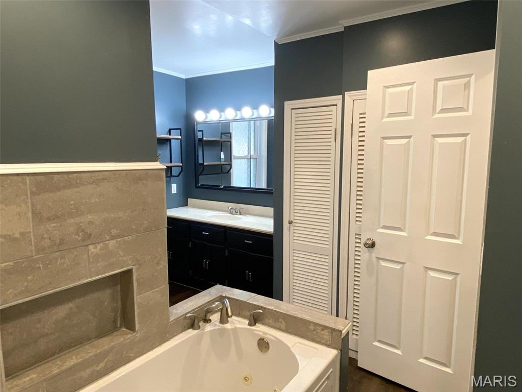 10 E Washington Street