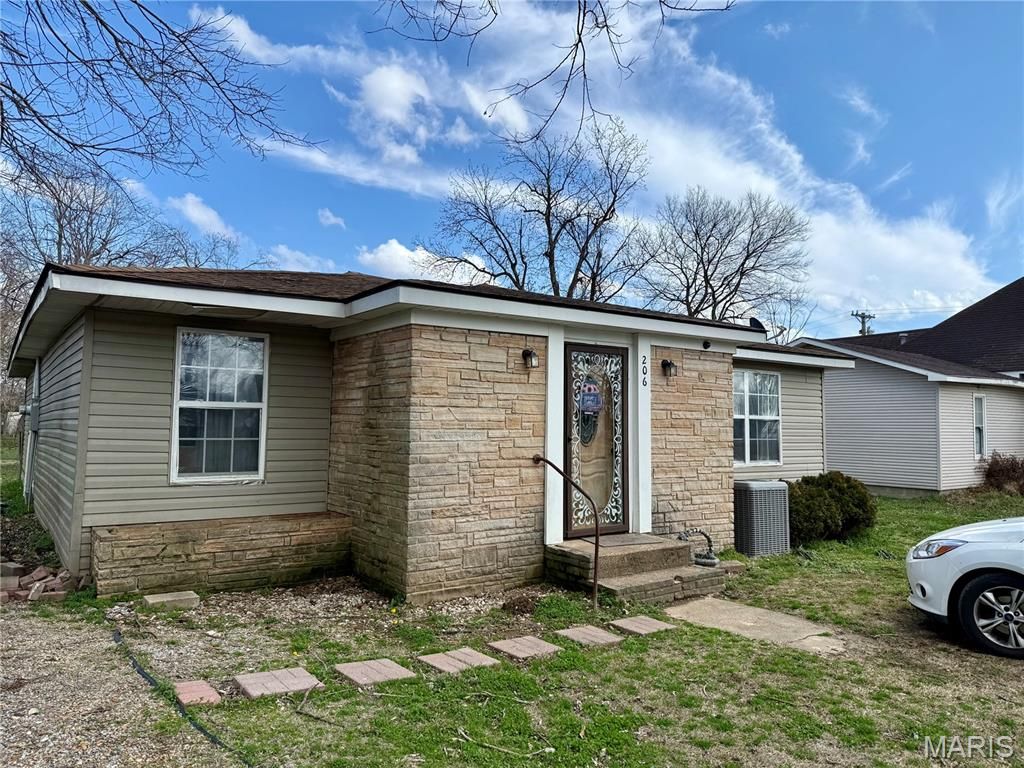 Photo of 206 S Lyons Avenue, Naylor, MO 63953 (MLS # 26014065)