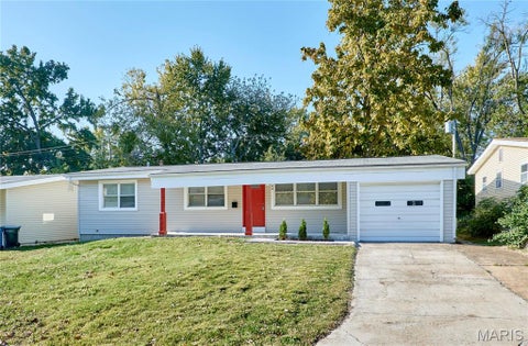 Photo of 842 Holiday Avenue, Hazelwood, MO 63042 (MLS # 26068241)