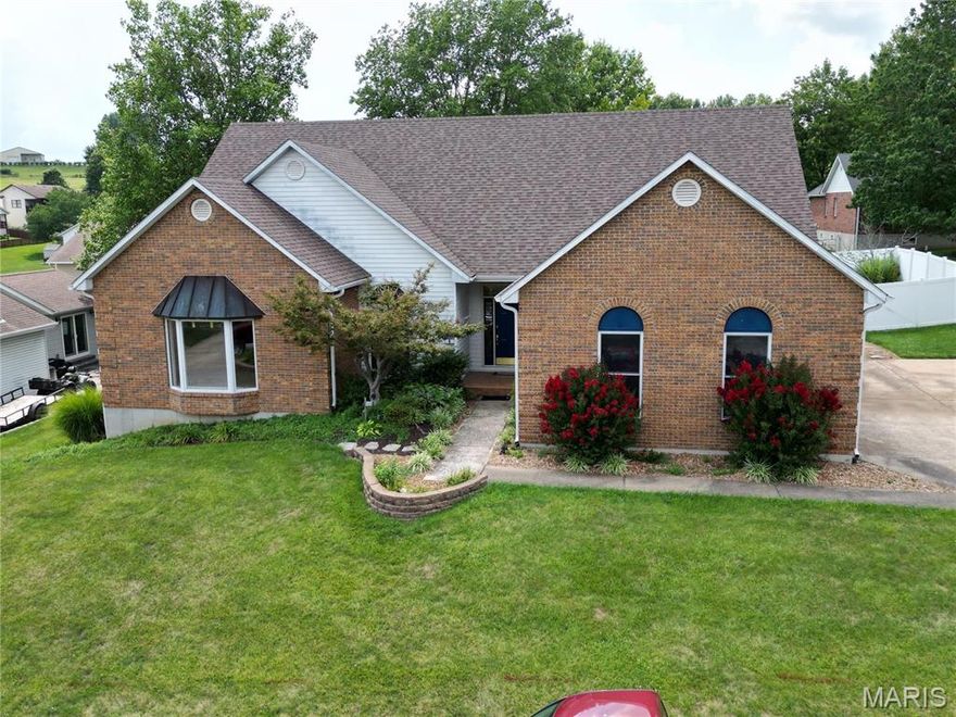 This spacious 3 bedroom 4 bath ranch style home located in Washington, Missouri is one to see! The home is approximately 2400 sq ft. with 10ft ceilings, two fireplaces, and an oversized 2 car garage. Entryway leads to spacious formal living room that flows seamlessly to the family room and kitchen area. Doorway in kitchen leads to the separate dining room. The full basement provides plenty of storage! The back deck over looks the beautifully landscaped back yard. 

Don't miss your chance to view this breathe taking home!

 Seller Says bring all offers!