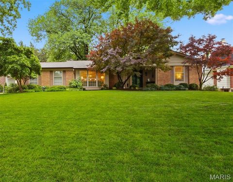 Photo of 12632 Villa Hill Lane, Creve Coeur, MO 63141 (MLS # 26030491)