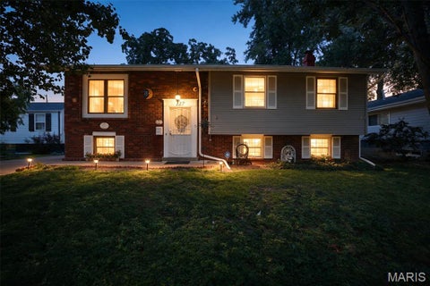 Photo of 137 Huntleigh Forest Drive, Kirkwood, MO 63122 (MLS # 26055111)