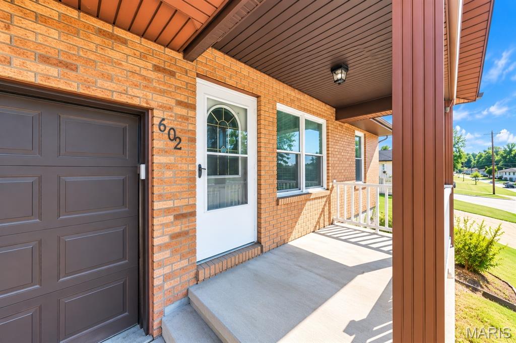 602 Stewart Street - Photo 2
