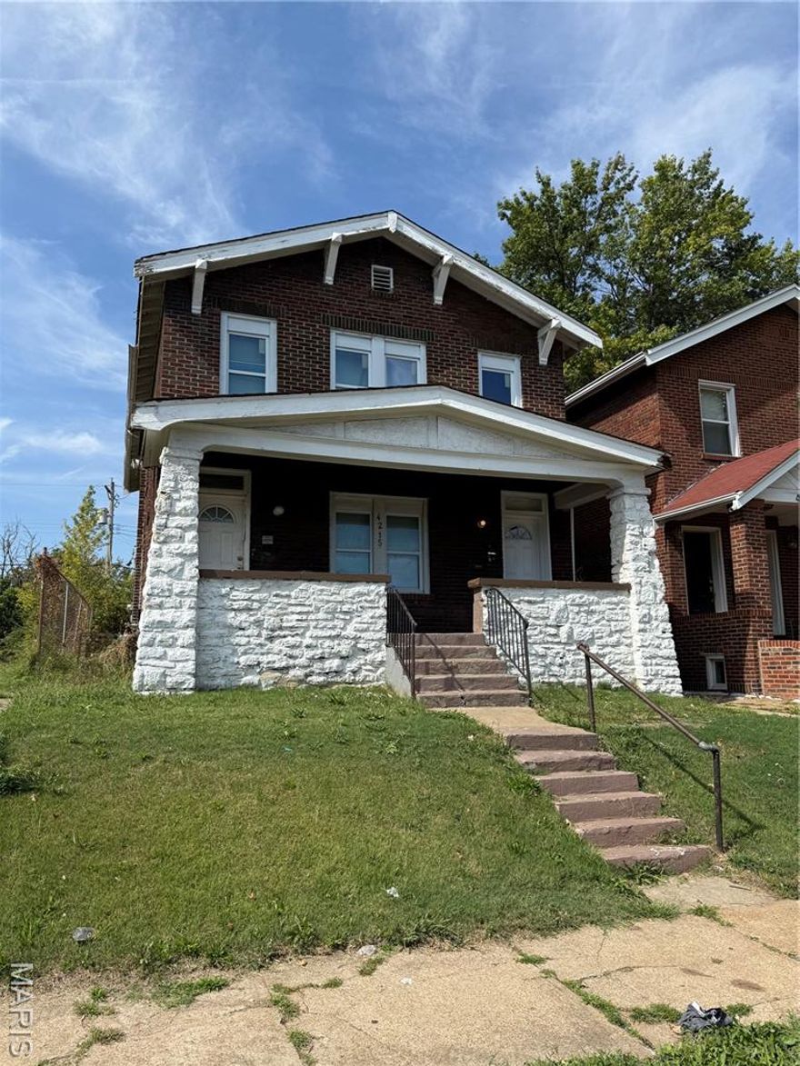 NICE 2 FAMILY LOCATED IN NORTH ST LOUIS CITY, FULLY OCCUPIED. 1750.00 RENT PER MONTH. TENANTS ARE ON YEARLY LEASES. Showing with accepted contract