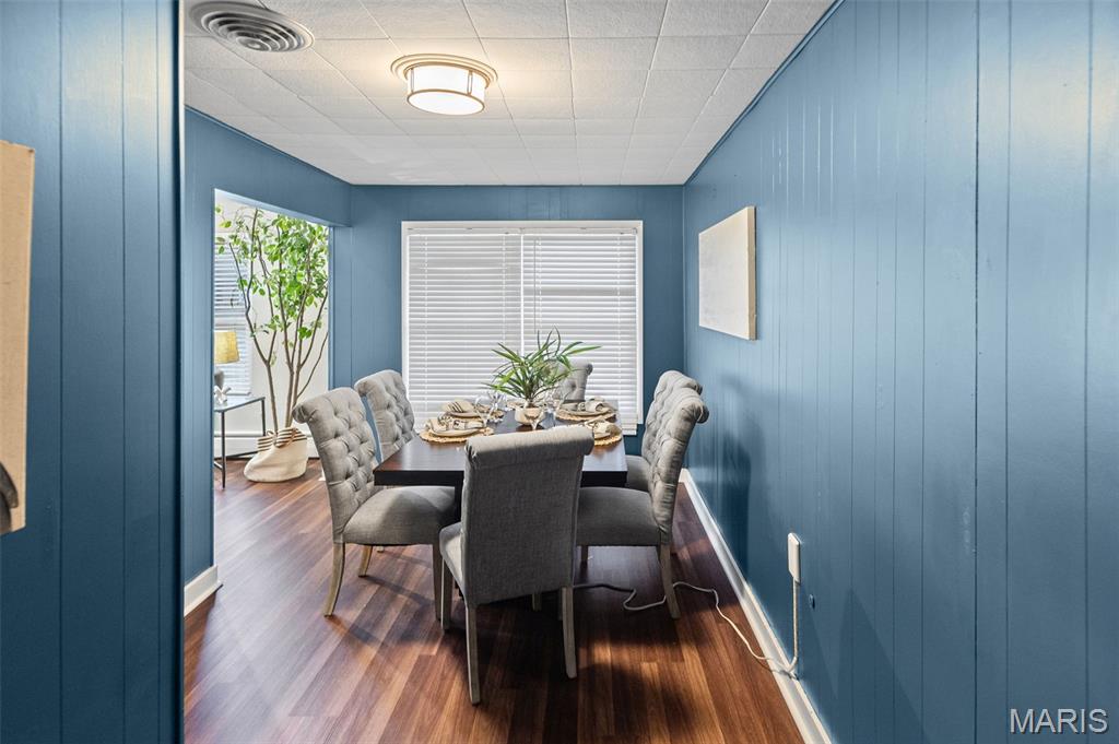 Edwardsville, Illinois 62025, United States, 4 Bedrooms Bedrooms, ,2 BathroomsBathrooms,Residential,Active,243315