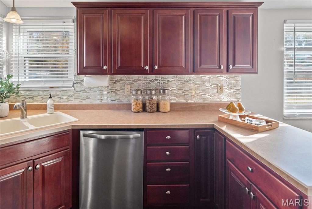 Edwardsville, Illinois 62025, United States, 4 Bedrooms Bedrooms, ,2 BathroomsBathrooms,Residential,Active,243315