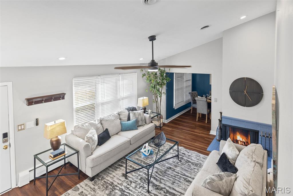 Edwardsville, Illinois 62025, United States, 4 Bedrooms Bedrooms, ,2 BathroomsBathrooms,Residential,Active,243315