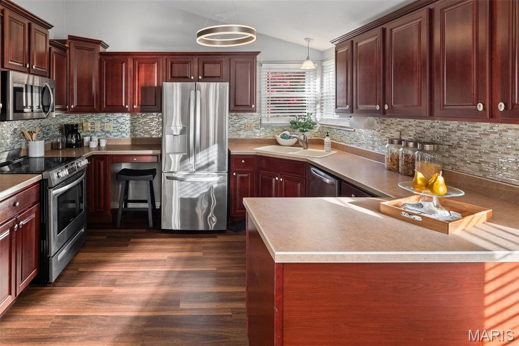 Edwardsville, Illinois 62025, United States, 4 Bedrooms Bedrooms, ,2 BathroomsBathrooms,Residential,Active,243315