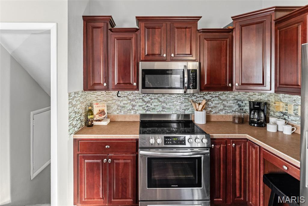 Edwardsville, Illinois 62025, United States, 4 Bedrooms Bedrooms, ,2 BathroomsBathrooms,Residential,Active,243315