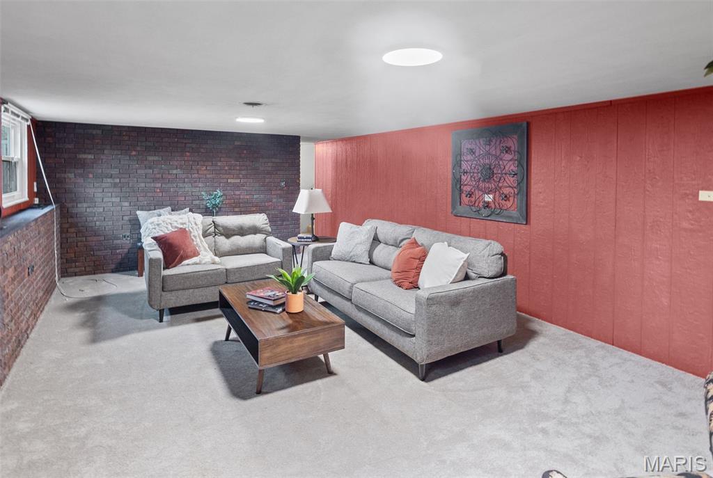 Edwardsville, Illinois 62025, United States, 4 Bedrooms Bedrooms, ,2 BathroomsBathrooms,Residential,Active,243315