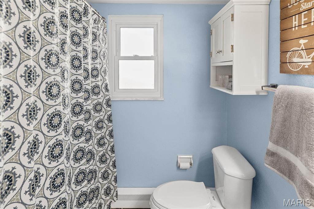 Edwardsville, Illinois 62025, United States, 4 Bedrooms Bedrooms, ,2 BathroomsBathrooms,Residential,Active,243315