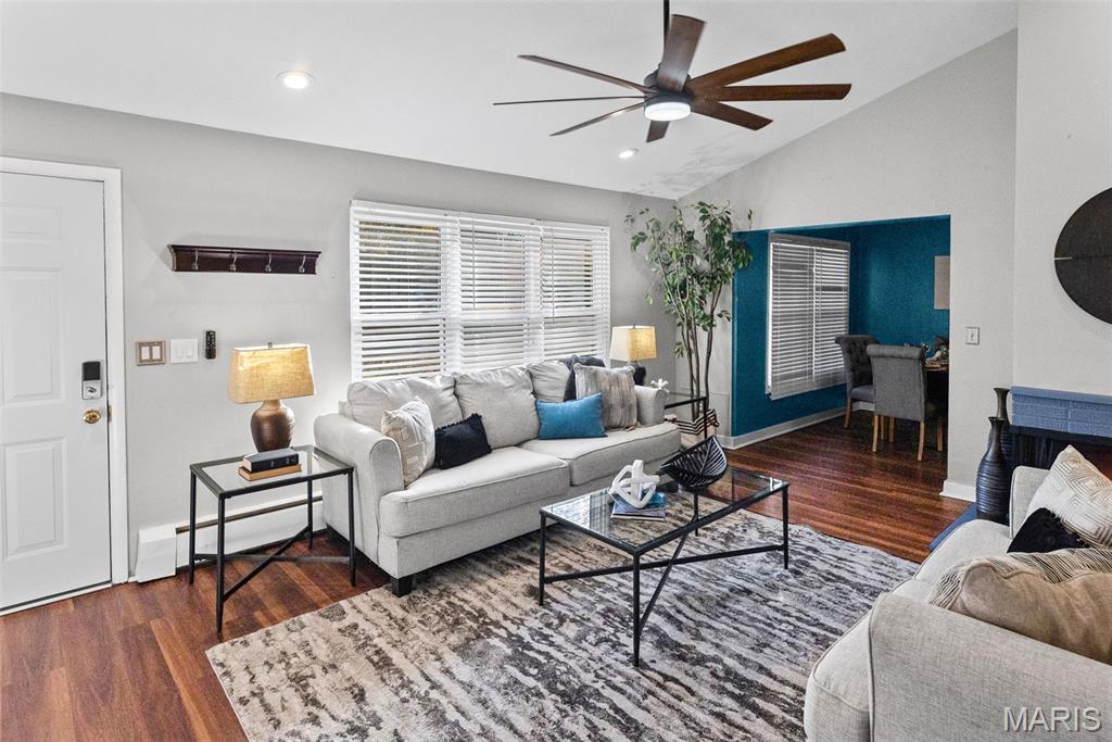 Edwardsville, Illinois 62025, United States, 4 Bedrooms Bedrooms, ,2 BathroomsBathrooms,Residential,Active,243315