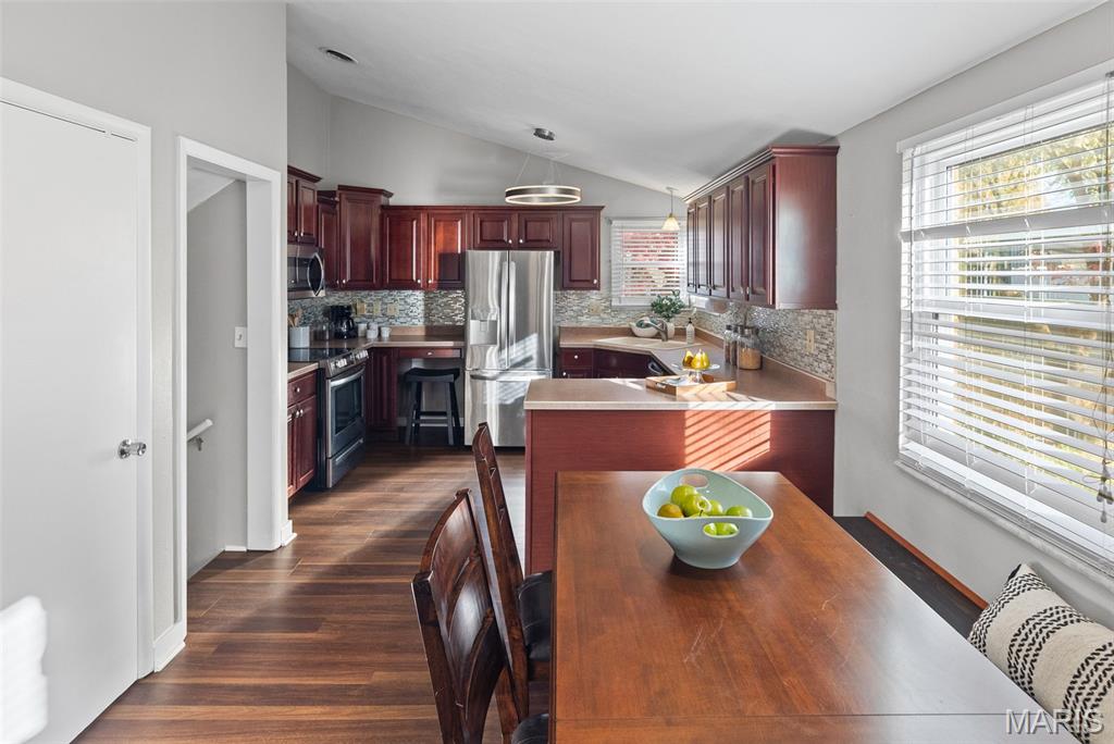 Edwardsville, Illinois 62025, United States, 4 Bedrooms Bedrooms, ,2 BathroomsBathrooms,Residential,Active,243315