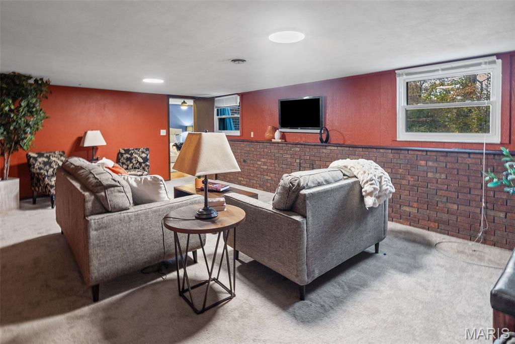 Edwardsville, Illinois 62025, United States, 4 Bedrooms Bedrooms, ,2 BathroomsBathrooms,Residential,Active,243315