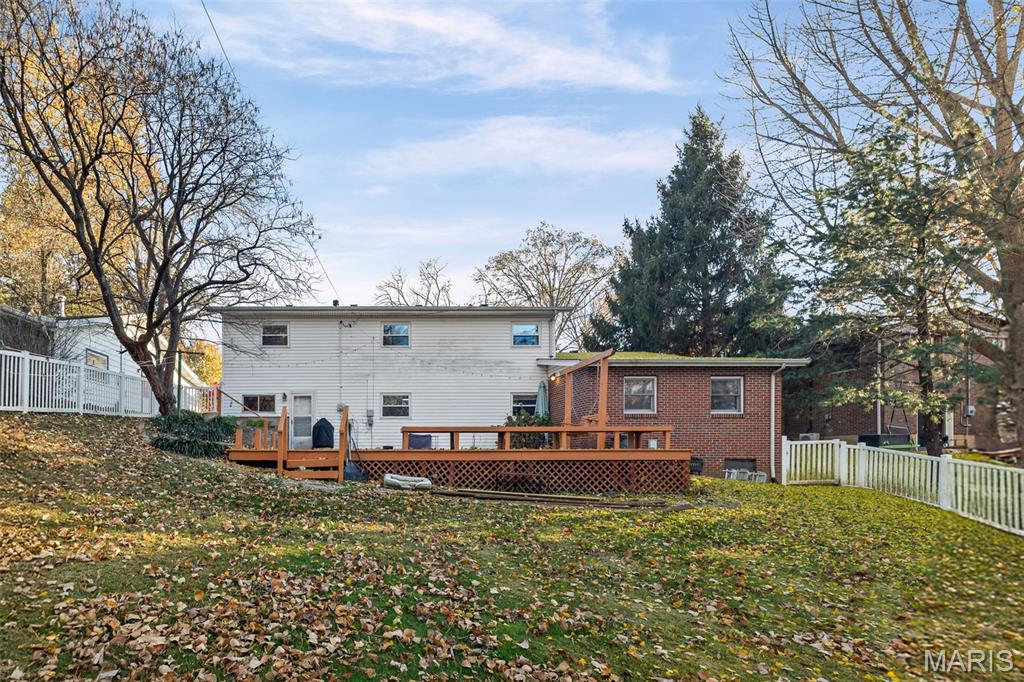 Edwardsville, Illinois 62025, United States, 4 Bedrooms Bedrooms, ,2 BathroomsBathrooms,Residential,Active,243315