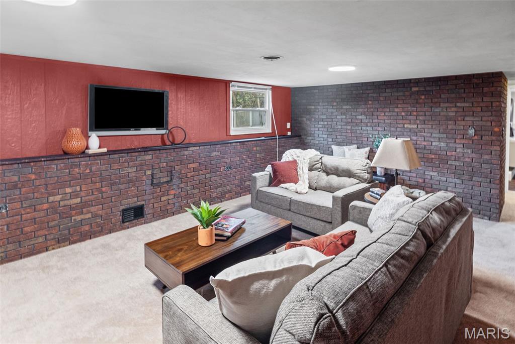 Edwardsville, Illinois 62025, United States, 4 Bedrooms Bedrooms, ,2 BathroomsBathrooms,Residential,Active,243315