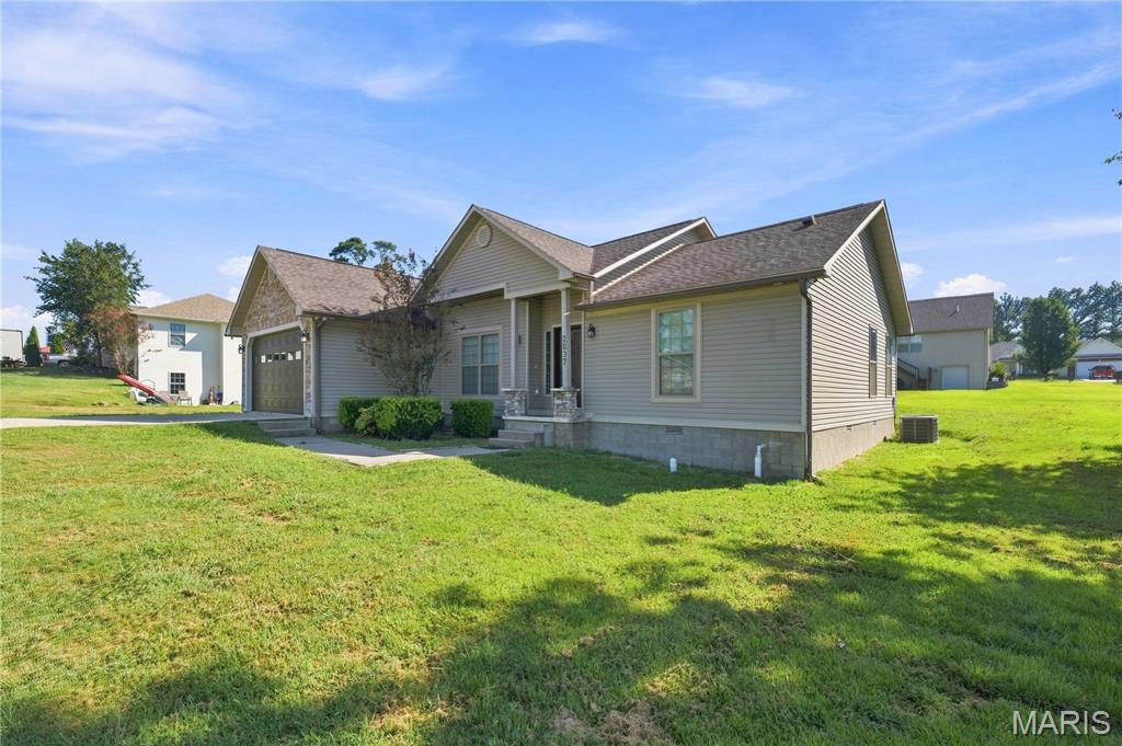 Photo of 2037 Tumbleweed Trail, Poplar Bluff, MO 63901 (MLS # 26056119)
