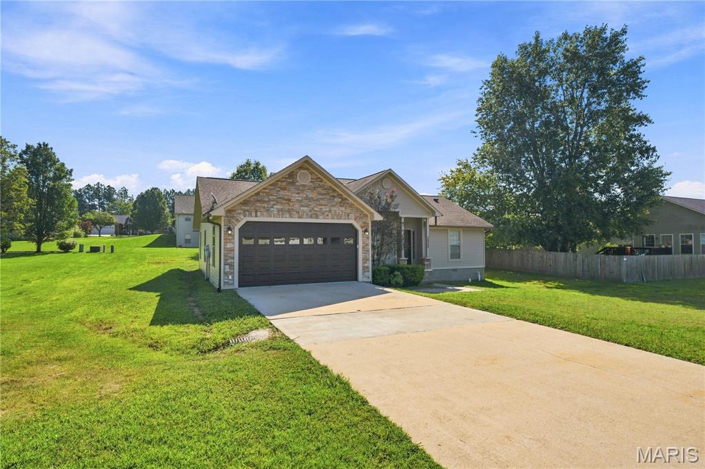 Photo of 2037 Tumbleweed Trail, Poplar Bluff, MO 63901 (MLS # 26056119)