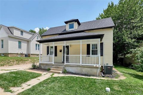 Photo of 808 S 6th Street, St Charles, MO 63301 (MLS # 26011484)