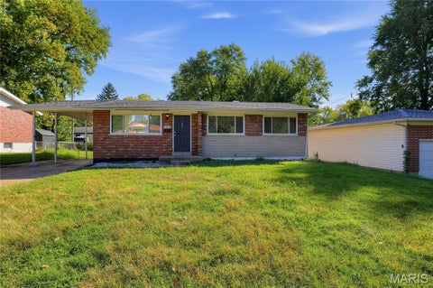 Photo of 7016 Marlac Drive, Hazelwood, MO 63042 (MLS # 26067907)