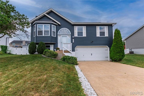 Photo of 3064 Valley Oaks Drive, Imperial, MO 63052 (MLS # 26058205)