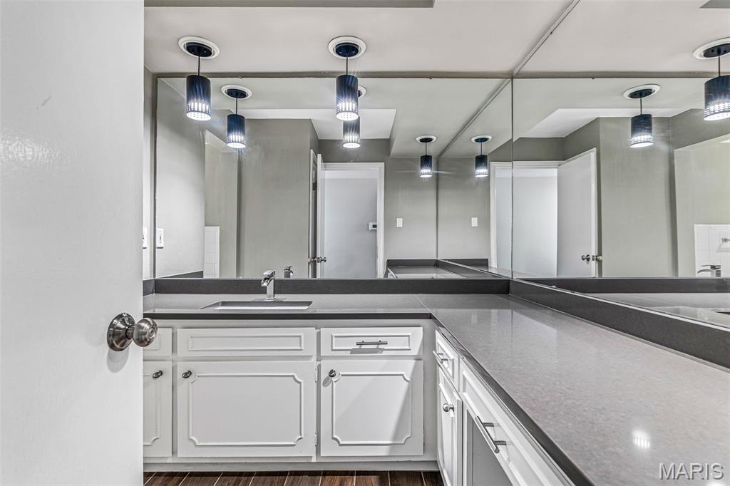 Imperial Condo The - Residential
