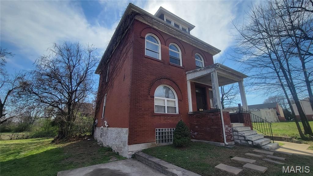 Photo of 5734 Maple Avenue, St Louis, MO 63112 (MLS # 26017772)