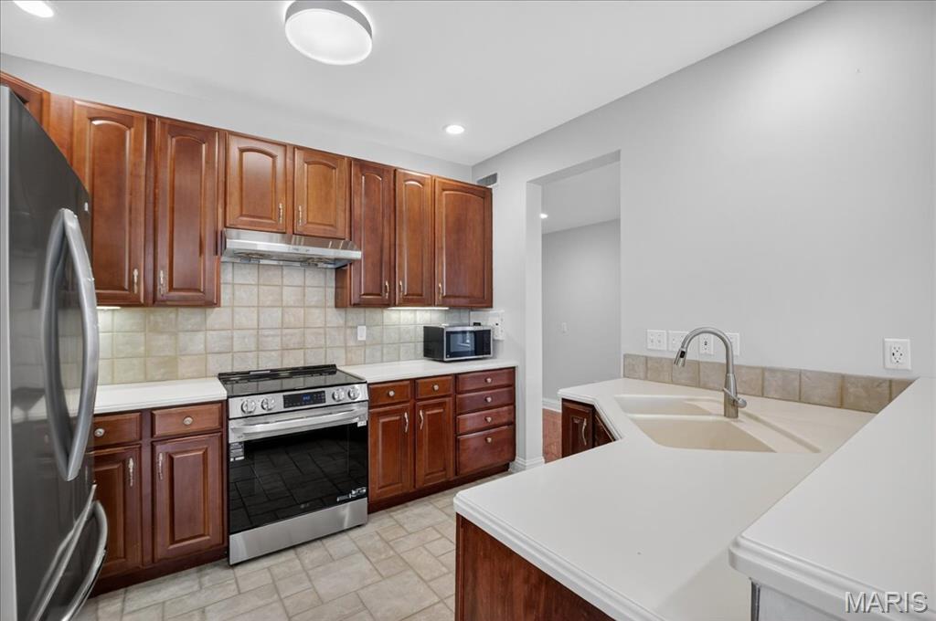 Missouri 63130, United States, 2 Bedrooms Bedrooms, ,2 BathroomsBathrooms,Residential,Coming Soon,178315