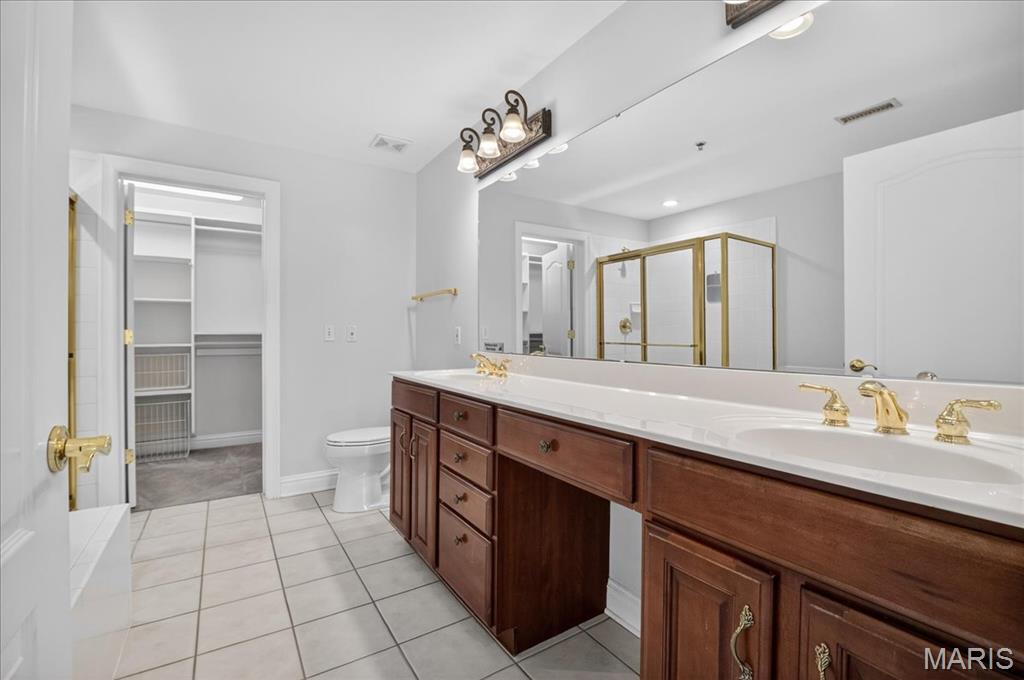 Missouri 63130, United States, 2 Bedrooms Bedrooms, ,2 BathroomsBathrooms,Residential,Coming Soon,178315