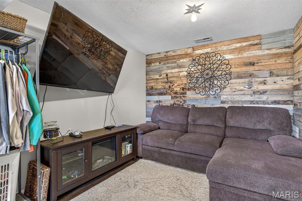 Montebello Woods 01 - Residential