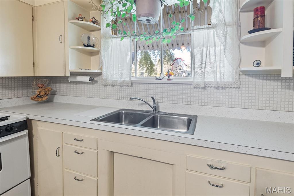 Collinsville, Illinois 62234, United States, 3 Bedrooms Bedrooms, ,1 BathroomBathrooms,Residential,Coming Soon,224962