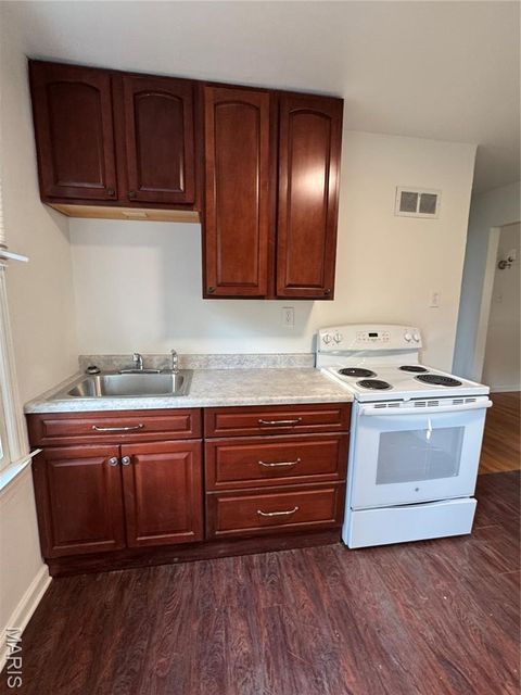 Tiny photo for 8 Oakwood Avenue, Webster Groves, MO 63119 (MLS # 25063878)