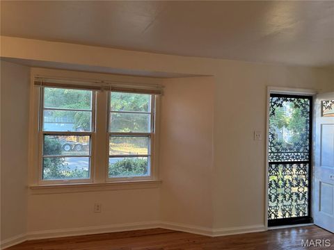 Tiny photo for 8 Oakwood Avenue, Webster Groves, MO 63119 (MLS # 25063878)