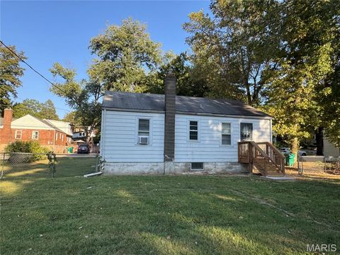 Tiny photo for 8 Oakwood Avenue, Webster Groves, MO 63119 (MLS # 25063878)