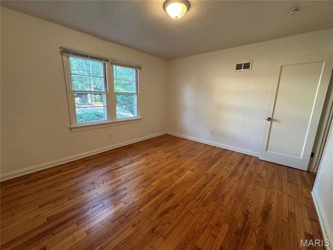 Tiny photo for 8 Oakwood Avenue, Webster Groves, MO 63119 (MLS # 25063878)