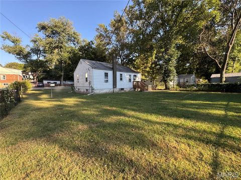 Tiny photo for 8 Oakwood Avenue, Webster Groves, MO 63119 (MLS # 25063878)
