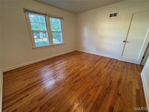 Tiny photo for 8 Oakwood Avenue, Webster Groves, MO 63119 (MLS # 25063878)
