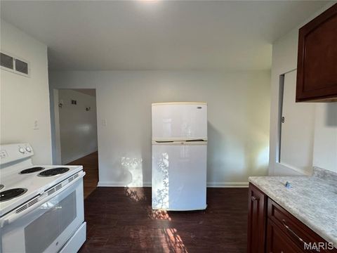 Tiny photo for 8 Oakwood Avenue, Webster Groves, MO 63119 (MLS # 25063878)