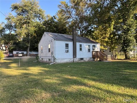Tiny photo for 8 Oakwood Avenue, Webster Groves, MO 63119 (MLS # 25063878)