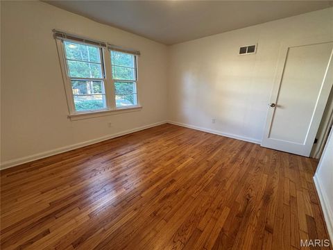 Tiny photo for 8 Oakwood Avenue, Webster Groves, MO 63119 (MLS # 25063878)