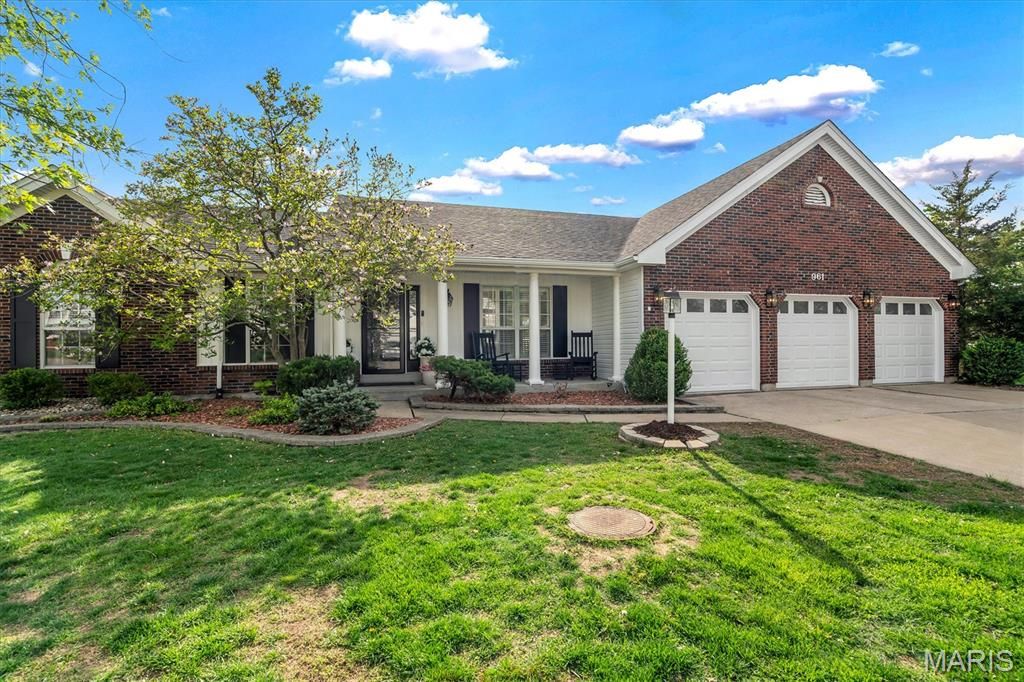 Photo of 961 Weatherstone Drive, St Charles, MO 63304 (MLS # 26019330)