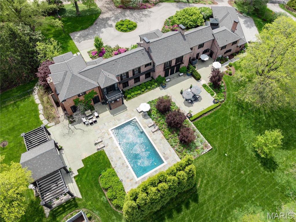 1 Squires Lane