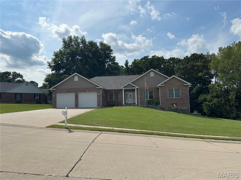 Photo of 1208 Hollow Oak Court, Ste Genevieve, MO 63670 (MLS # 26047189)