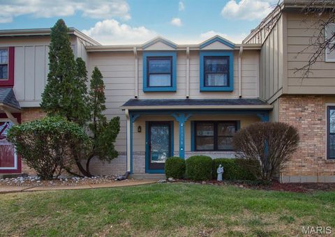 Photo of 13338 Hiddendale Lane, Ballwin, MO 63021 (MLS # 25077508)