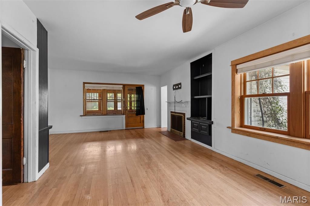 Photo of 910 Country Club Drive, Pasadena Park, MO 63121 (MLS # 26010151)