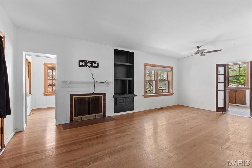 Photo of 910 Country Club Drive, Pasadena Park, MO 63121 (MLS # 26010151)