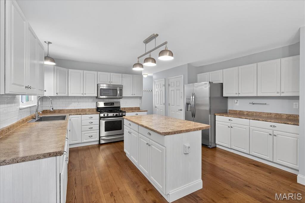 Fenton, Missouri 63026, United States, 4 Bedrooms Bedrooms, ,3 BathroomsBathrooms,Residential,Coming Soon,215789