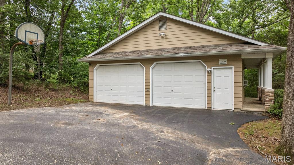 8 Howe Crossing