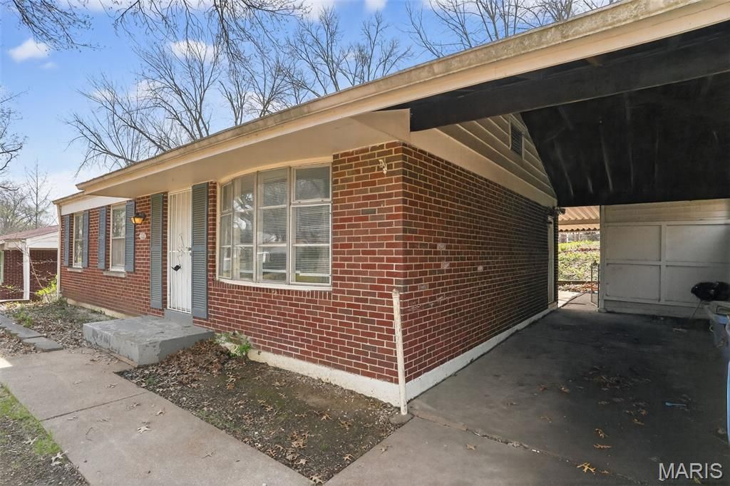 Photo of 1722 Bradshaw Drive, St Louis, MO 63136 (MLS # 26019107)